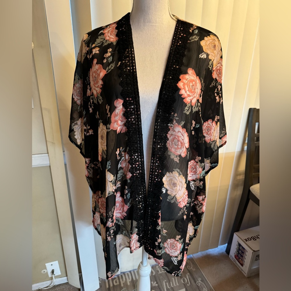 Rewind Women’s Floral Kimono